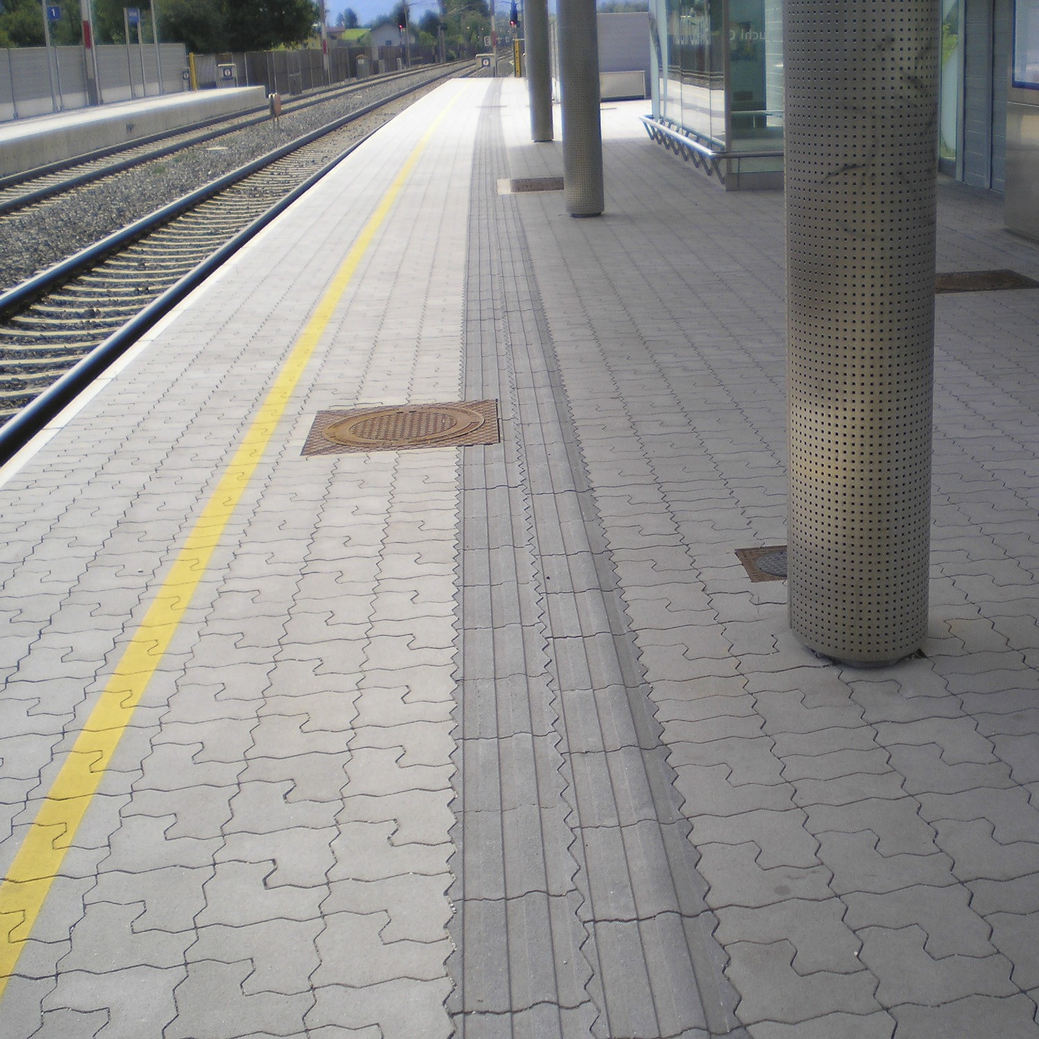 FLÜSTERCOLOC - Image 3